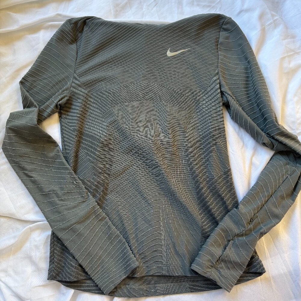 Nike Dri-Fit Grey Long Sleeve Top XS | Lightly Worn – Athletic Training